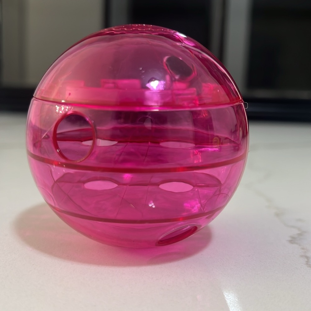 Whisker City Snack Ball